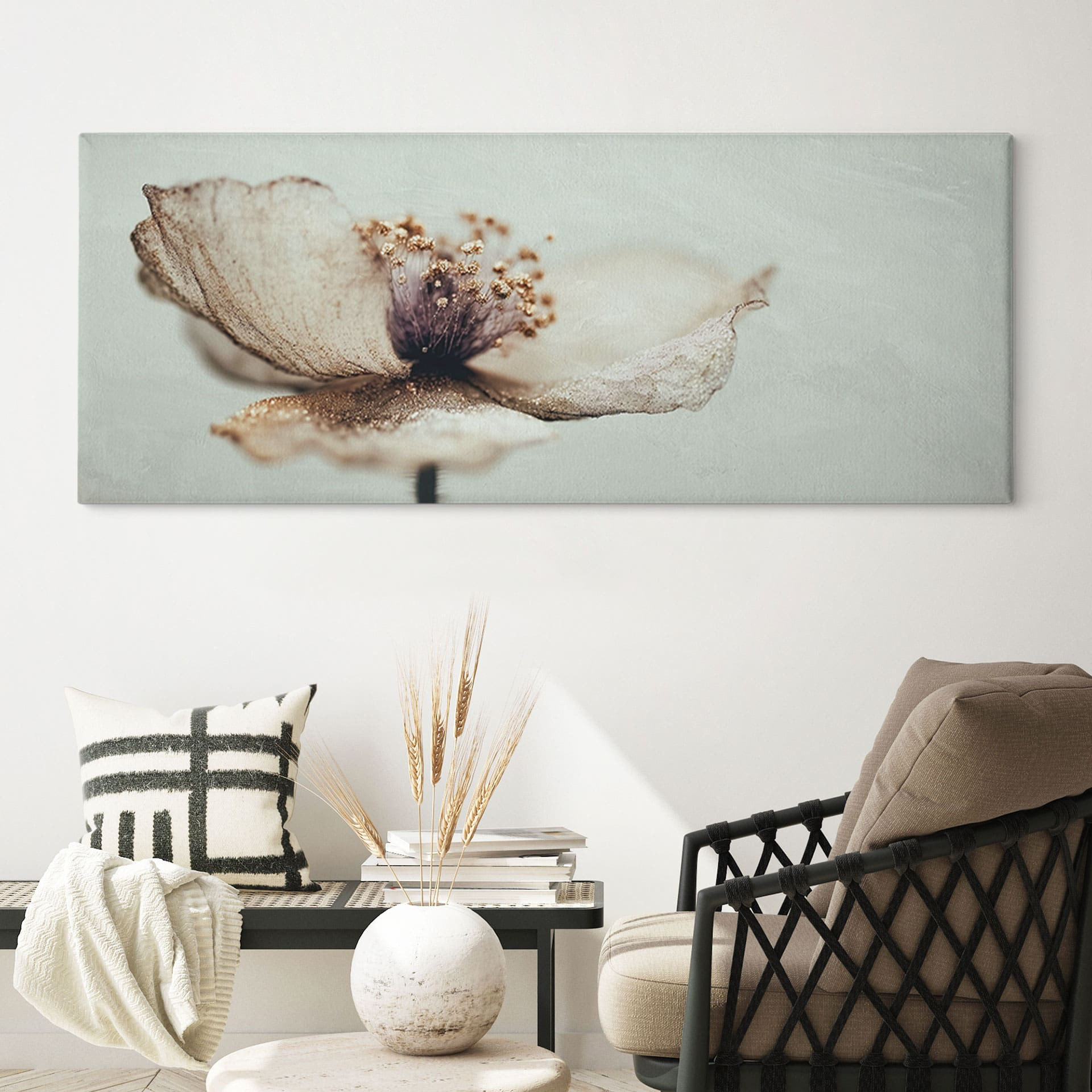 Obraz na płótnie Delikatny suszony kwiat w kolorze beżowym | Boho floral art - Treechild - Panorama