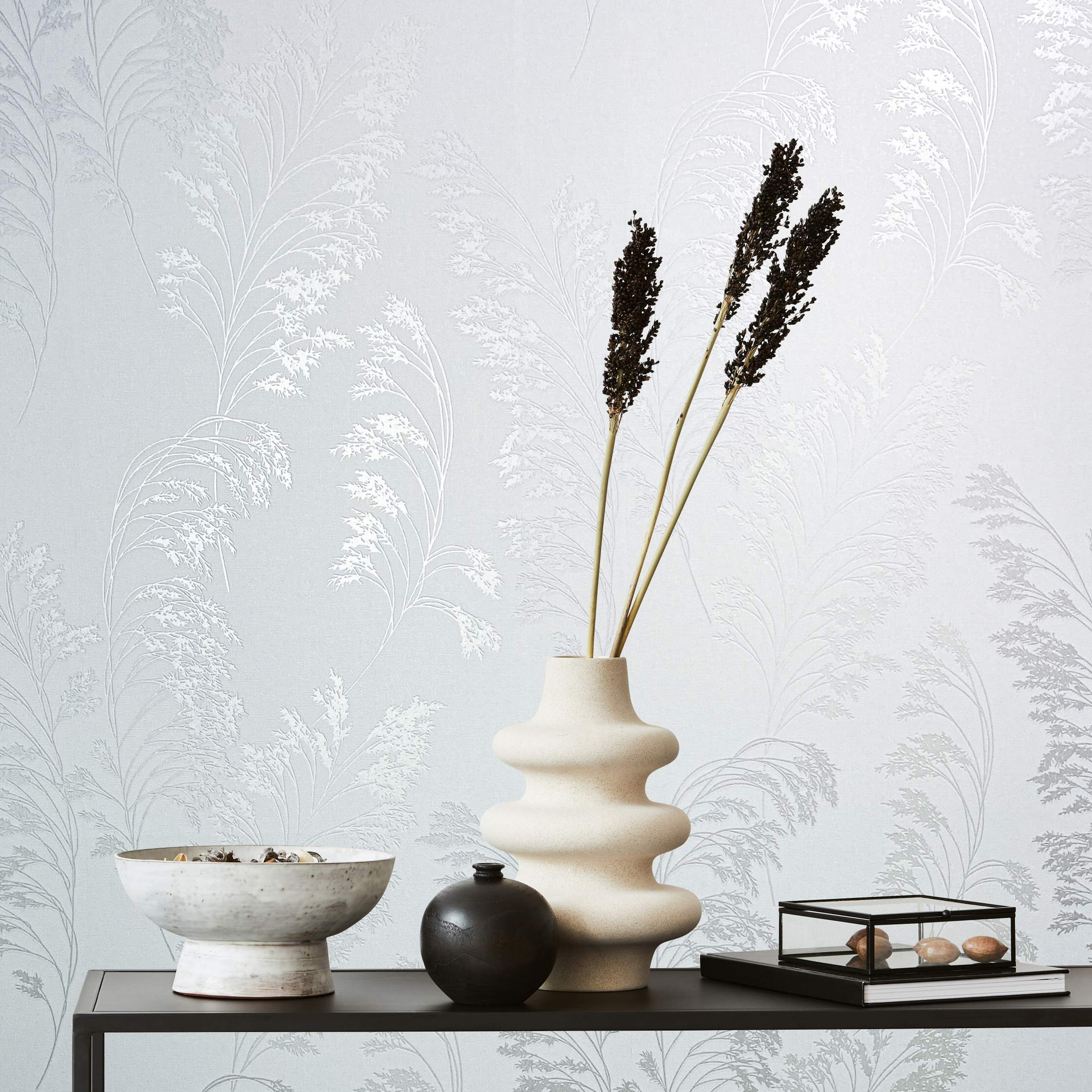 Bloemen behang, vliesbehang Novamur Jackie wit, parelmoer
