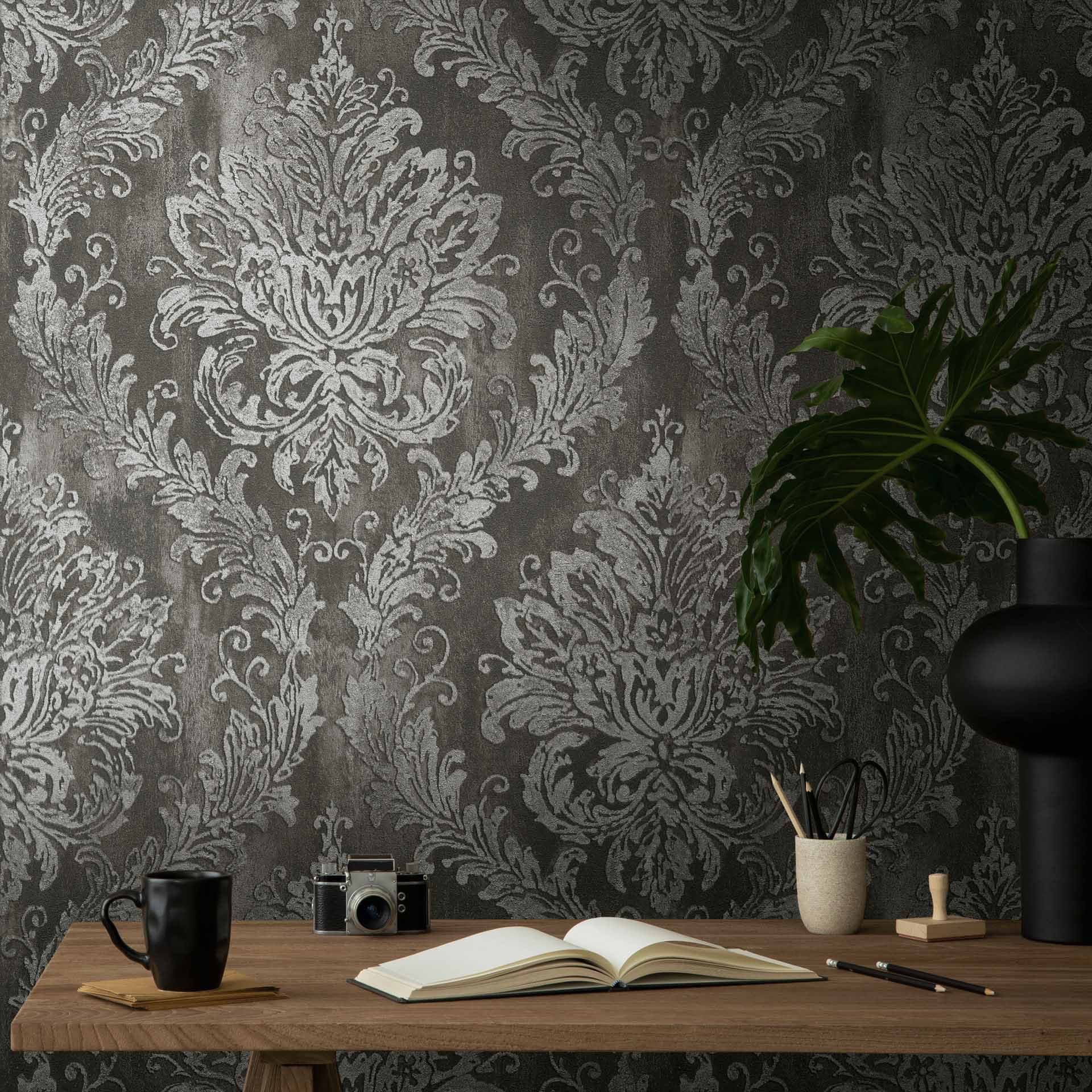 Barok behang zwart zilver - glamoureus Vliesbehang met monster