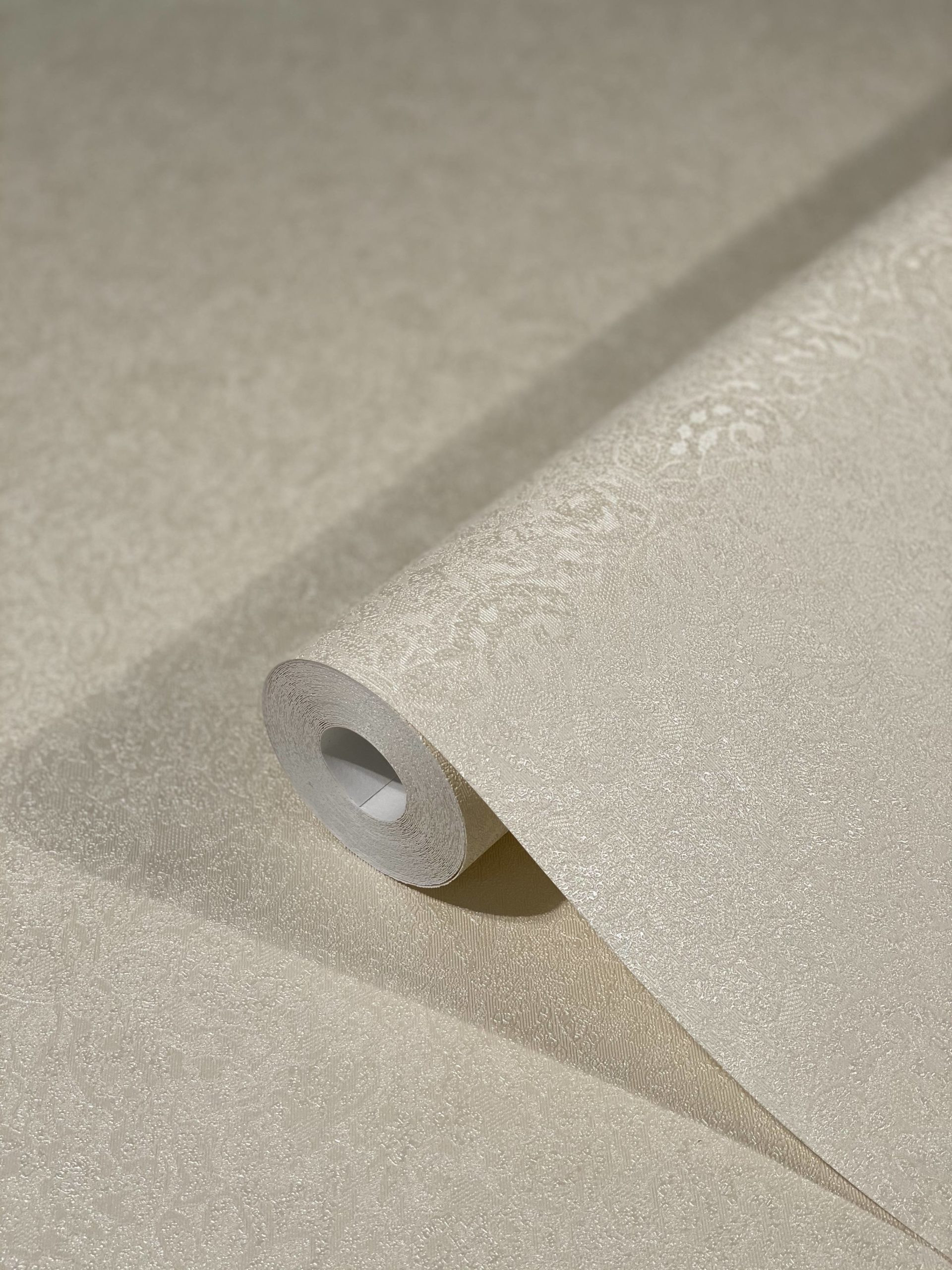 vliesbehang met kleine glimmende blaadjes beige gebloemd van Harald Glööckler