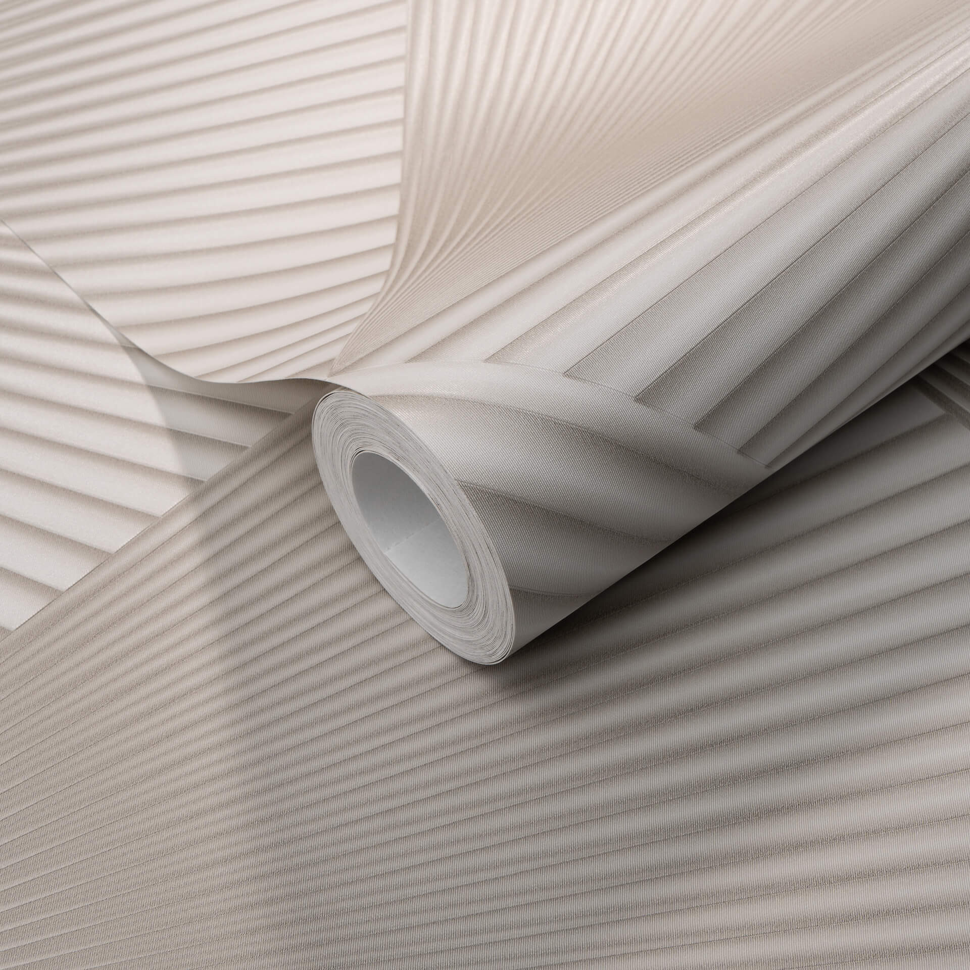 Vliesbehang met grafische patronen en metallic effect in taupe