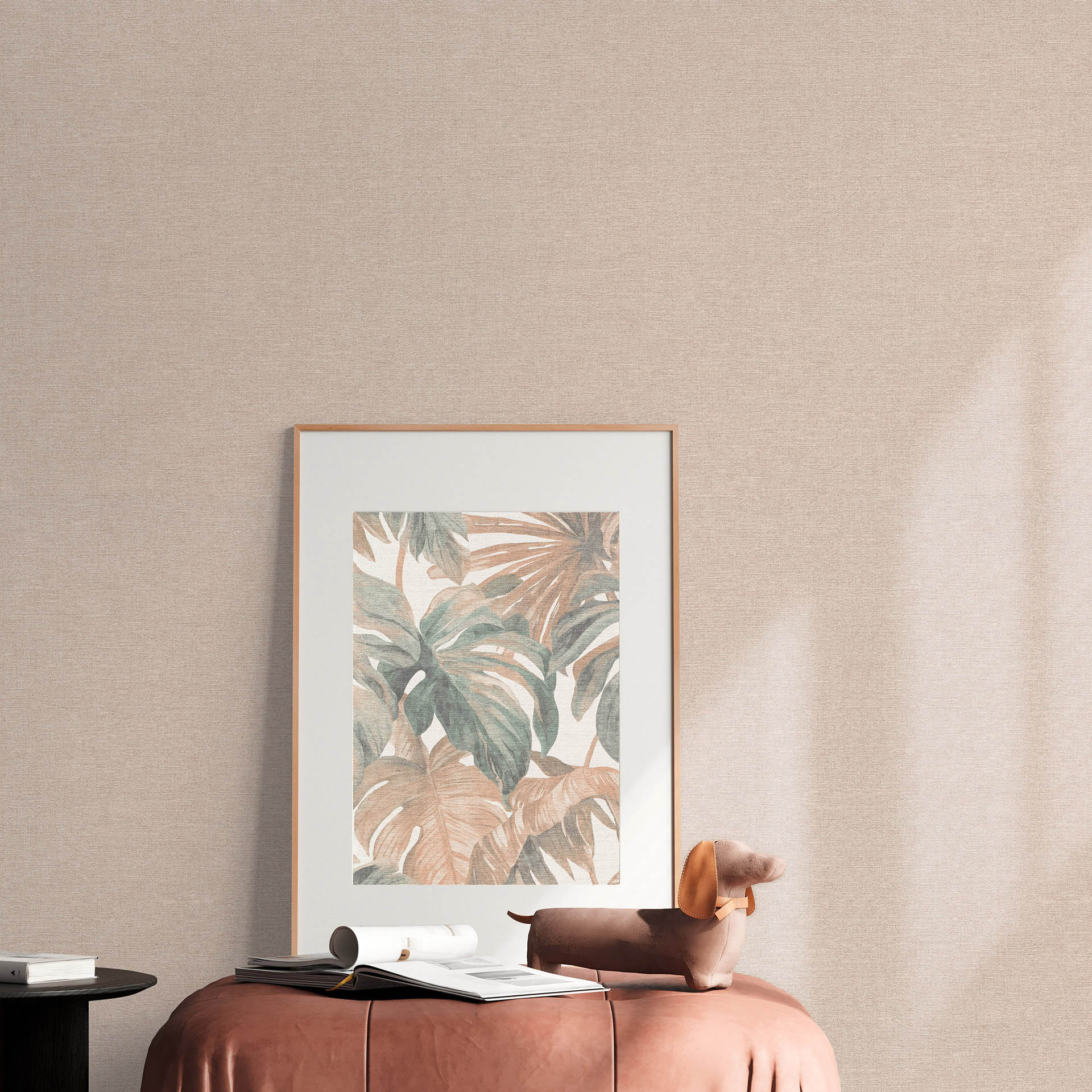 Vliesbehang effen roze-beige met een fijne linnenstructuur, subtiel modern en elegant