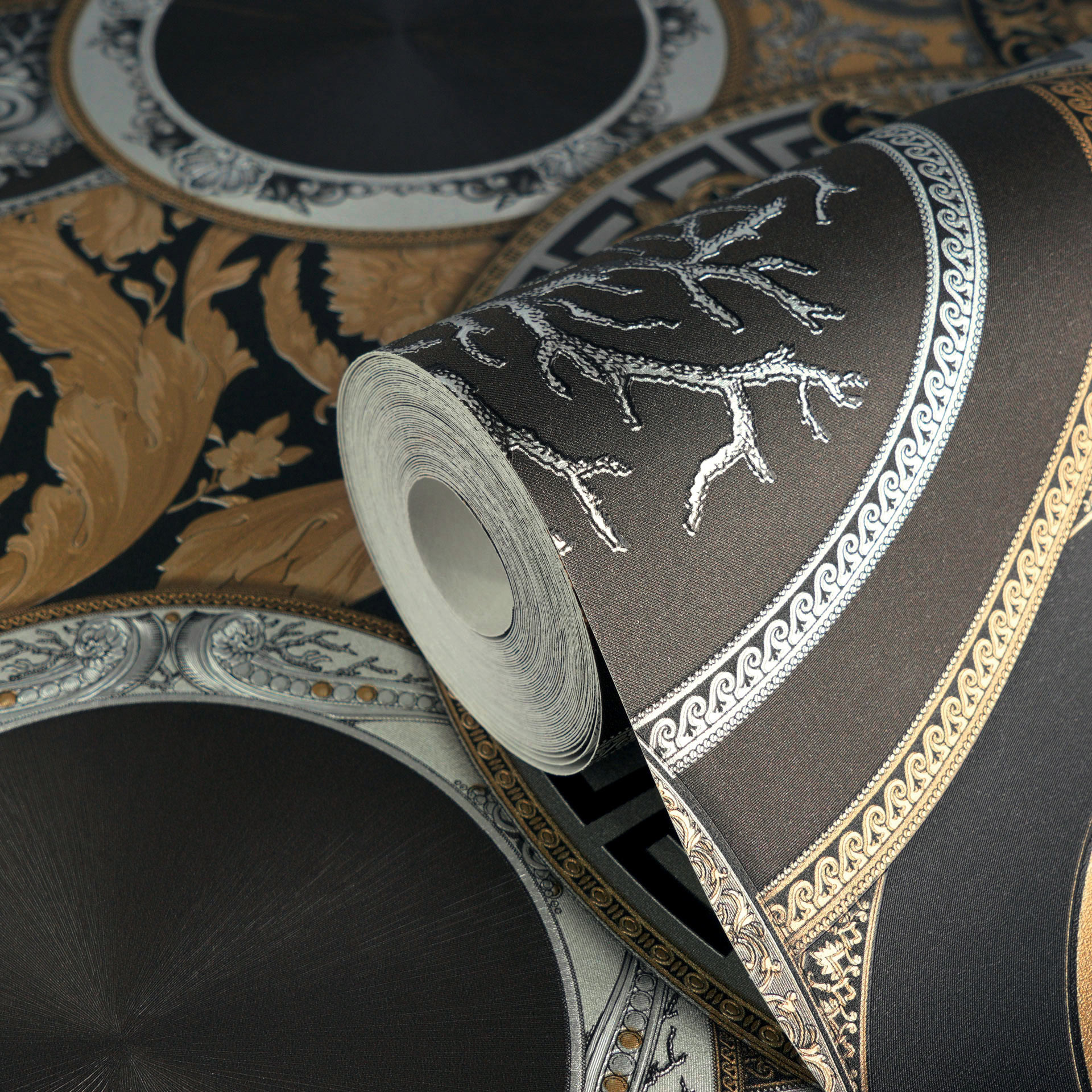 Versace Vliesbehang Art De La Table Barok Cirkels Medusa Meander Zwart Goud