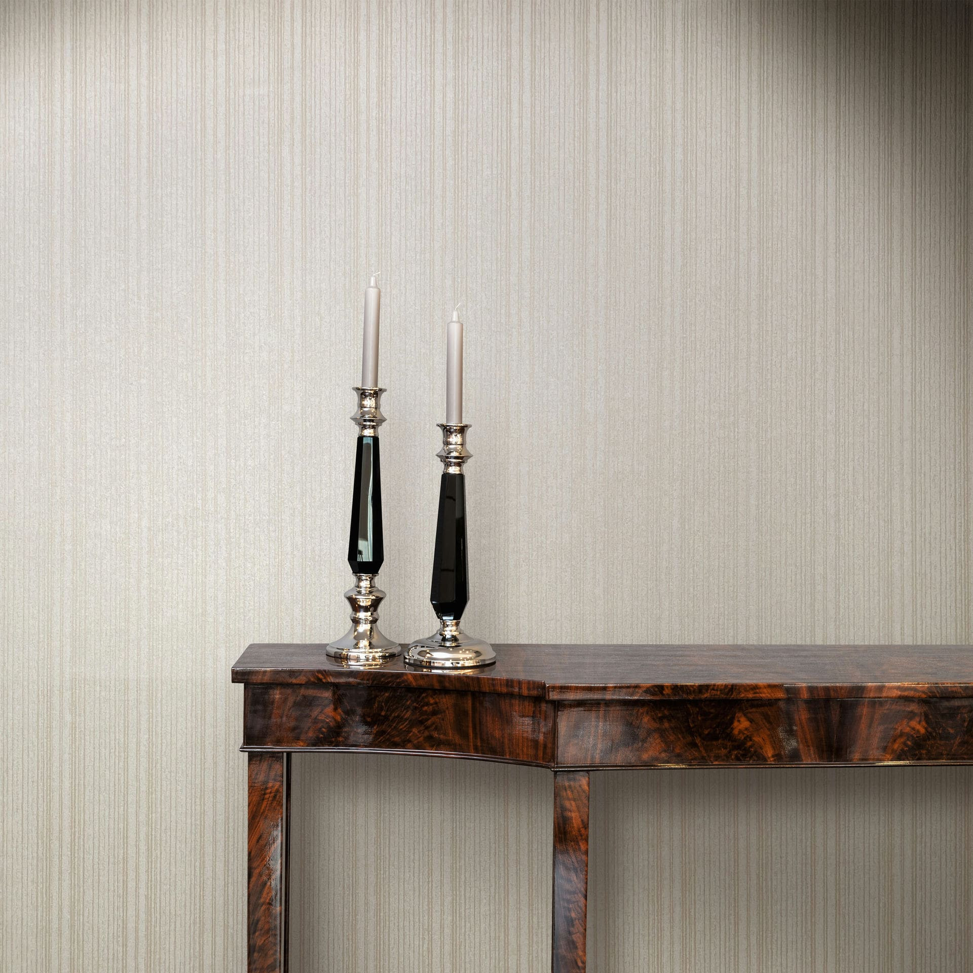 Vliesbehang in beige strepen en lijnen behangstroken klassiek