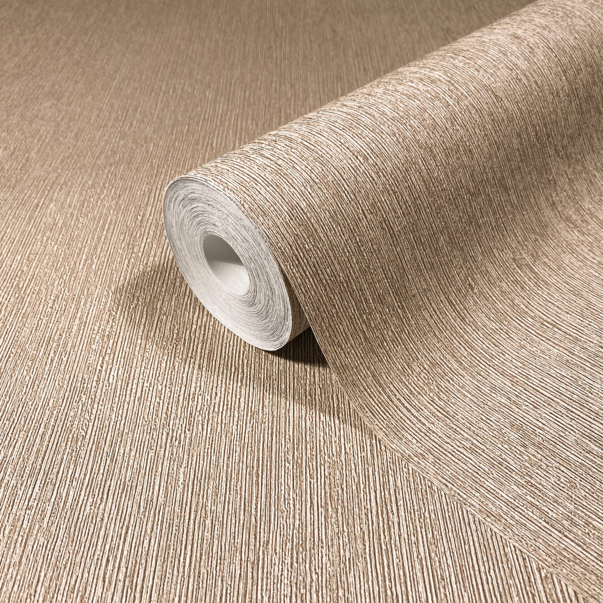 Vliesbehang in textiellook met structuur oppervlak bruin effen