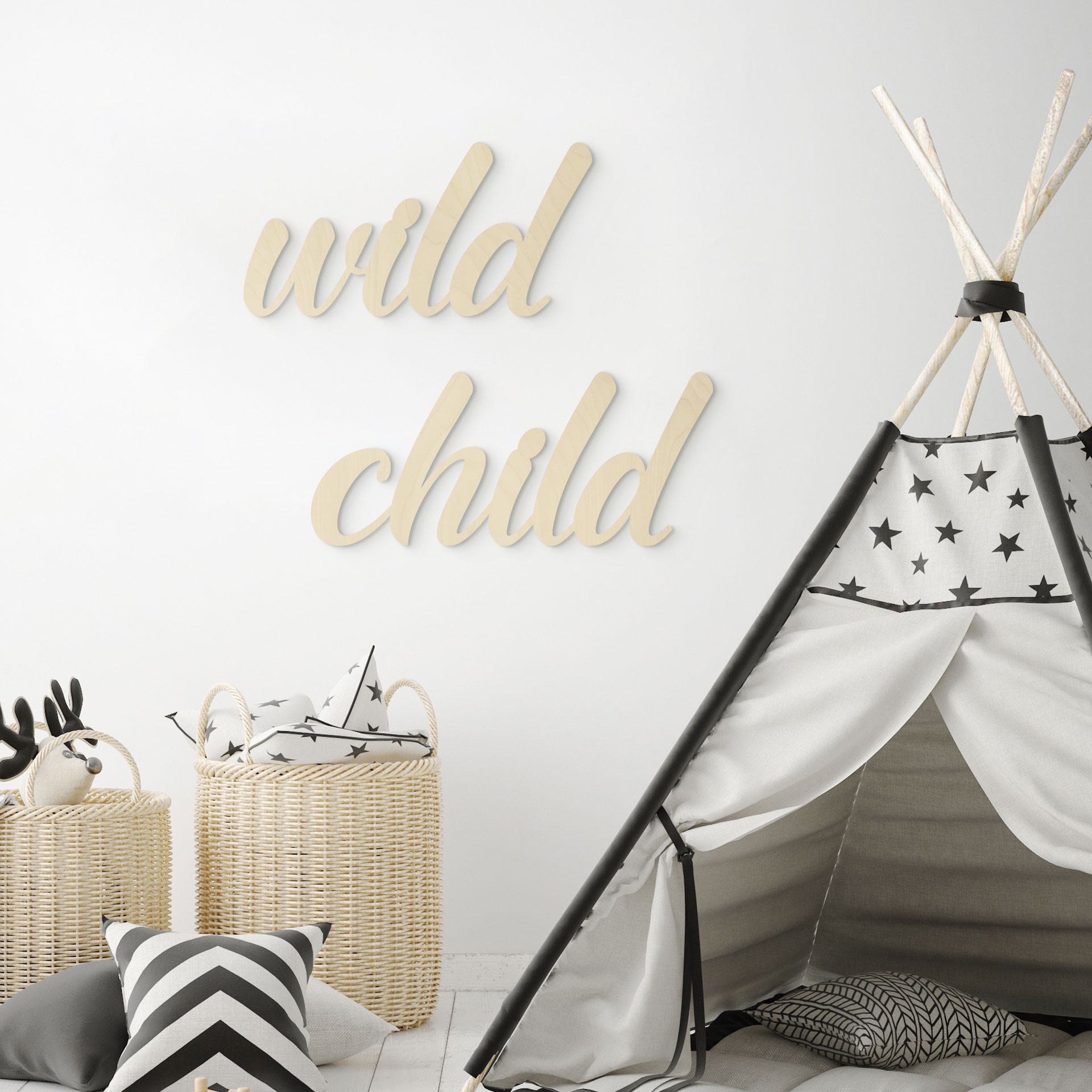 Dekoracja ścienna do pokoju dziecięcego - napis Wild Child - Topola