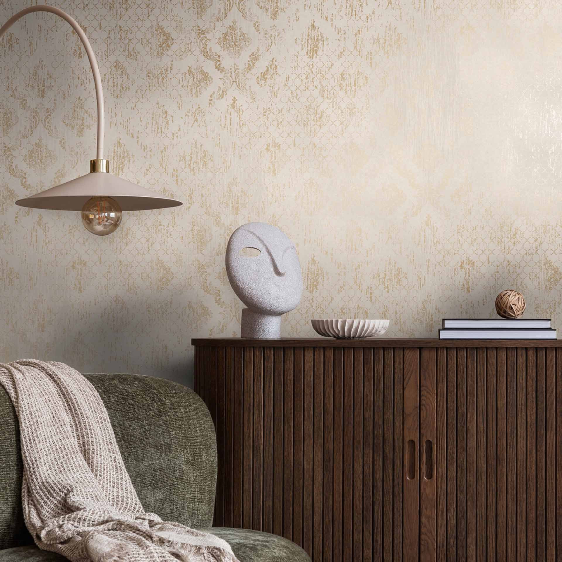Beige goud sierbehang - Vliesbehang met glanzende textuur in vintagelook