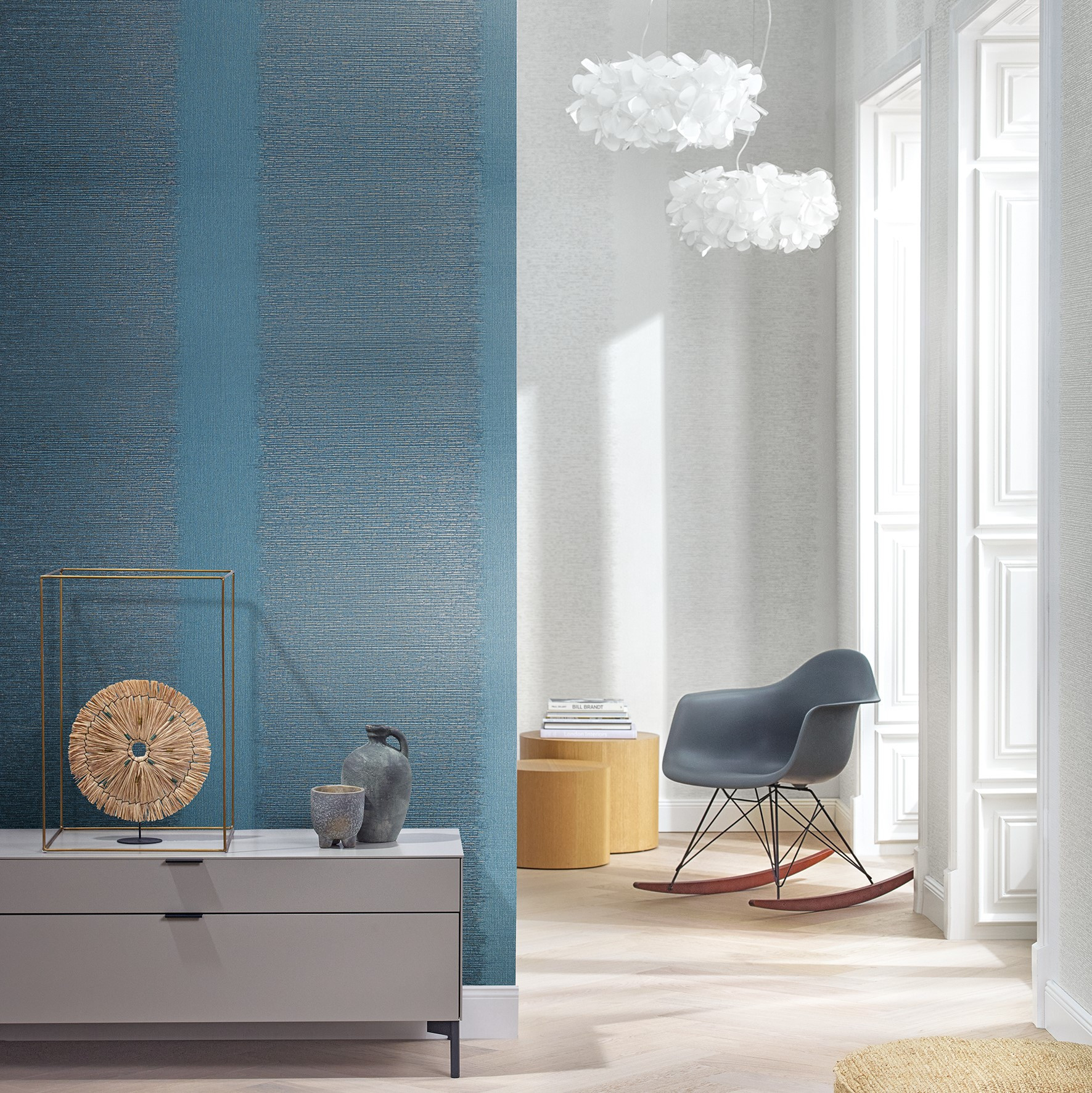 Vliesbehang met strepen en fijne lijnen blauw, turquoise textuur