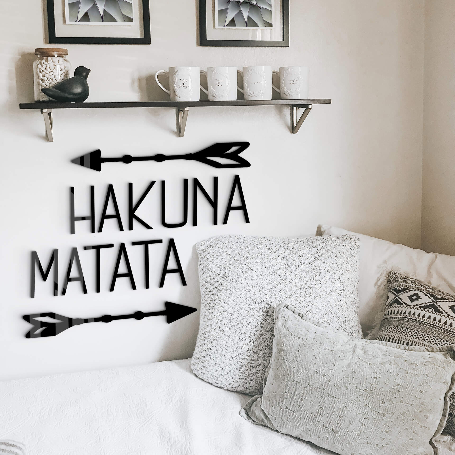 Akrylowe litery Hakuna Matata ze strzałkami
