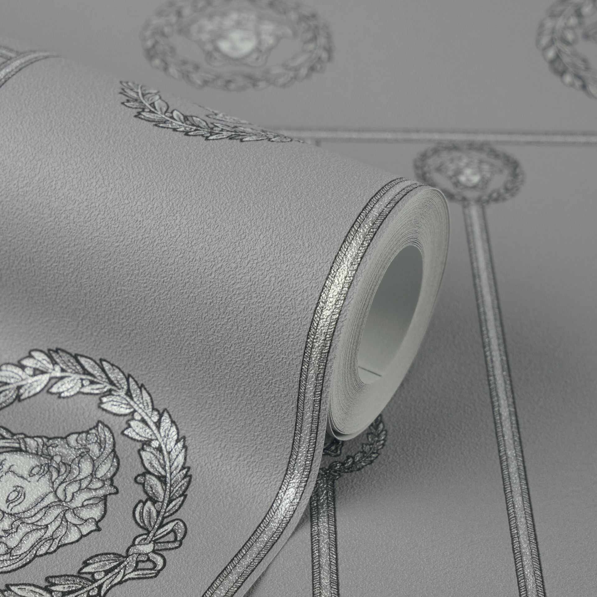 Versace Vliesbehang onderrand medusa hoofd grijs zilver metallic