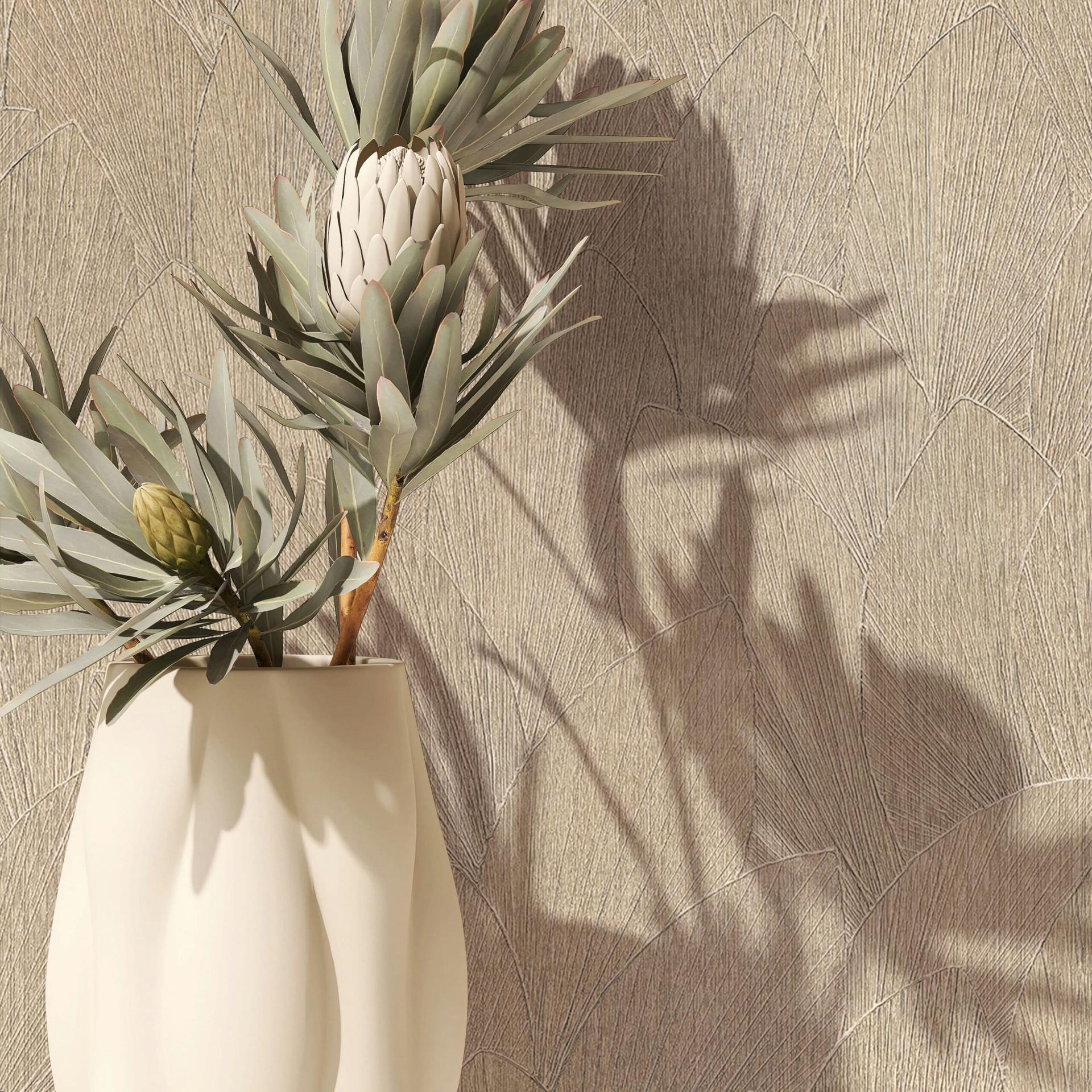 Vliesbehang met structuur bladmotief beige gebloemd