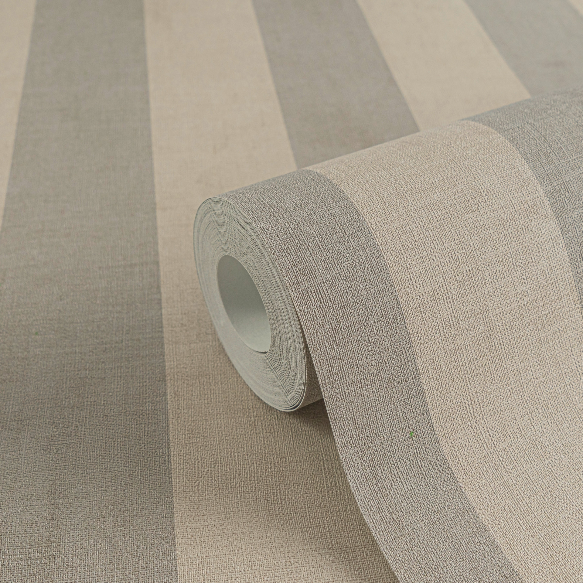 Stripe behang beige grijs - klassiek Vliesbehang met strepen - mat & tijdloos