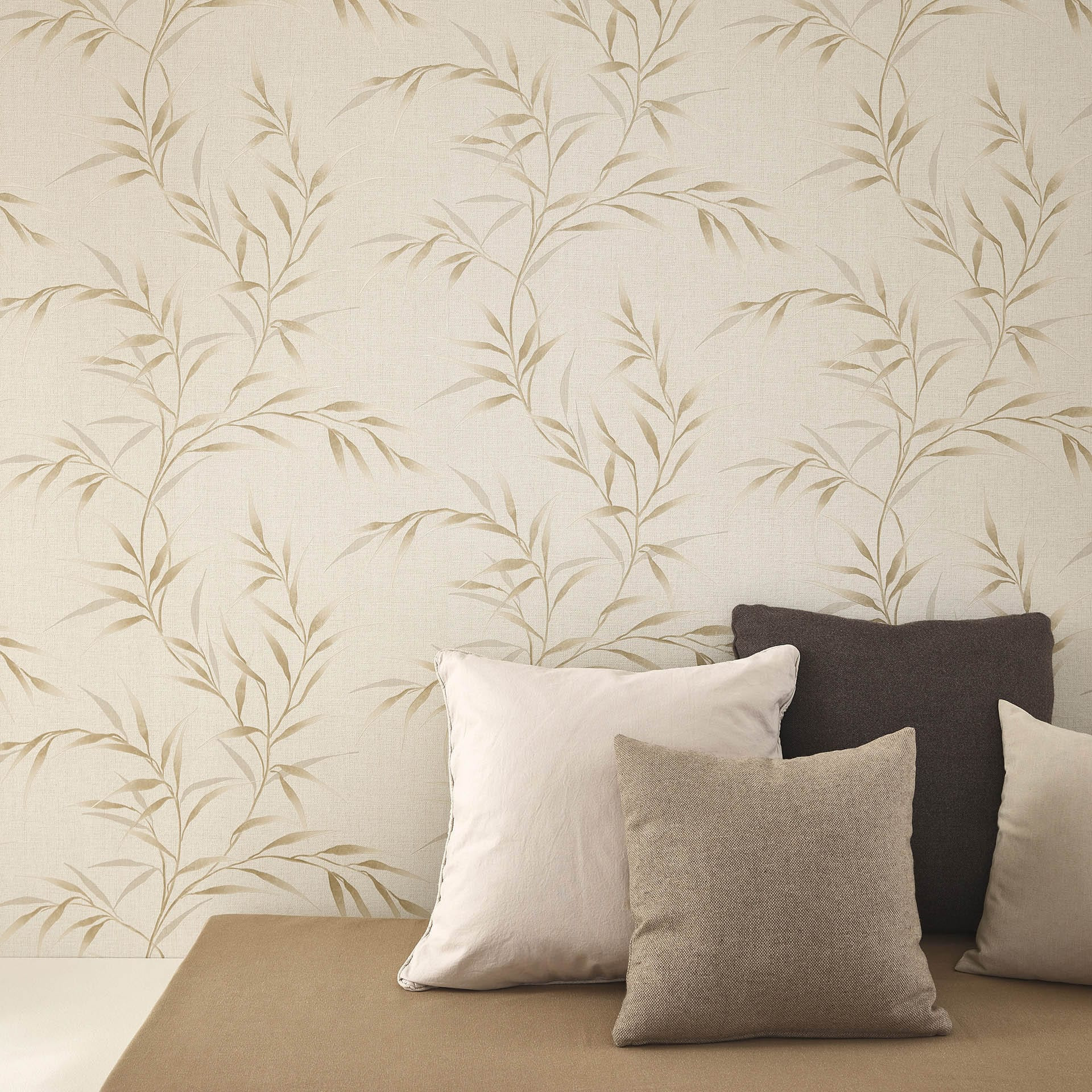 Guido Maria Kretschmer bladmotief behang Yamato Fashion for Walls 5 beige