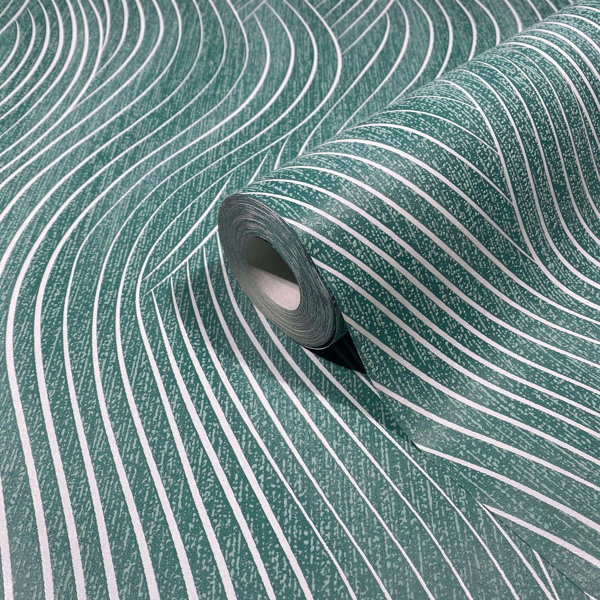 Vliesbehang in groen, zilver golf look textuur grafische modern