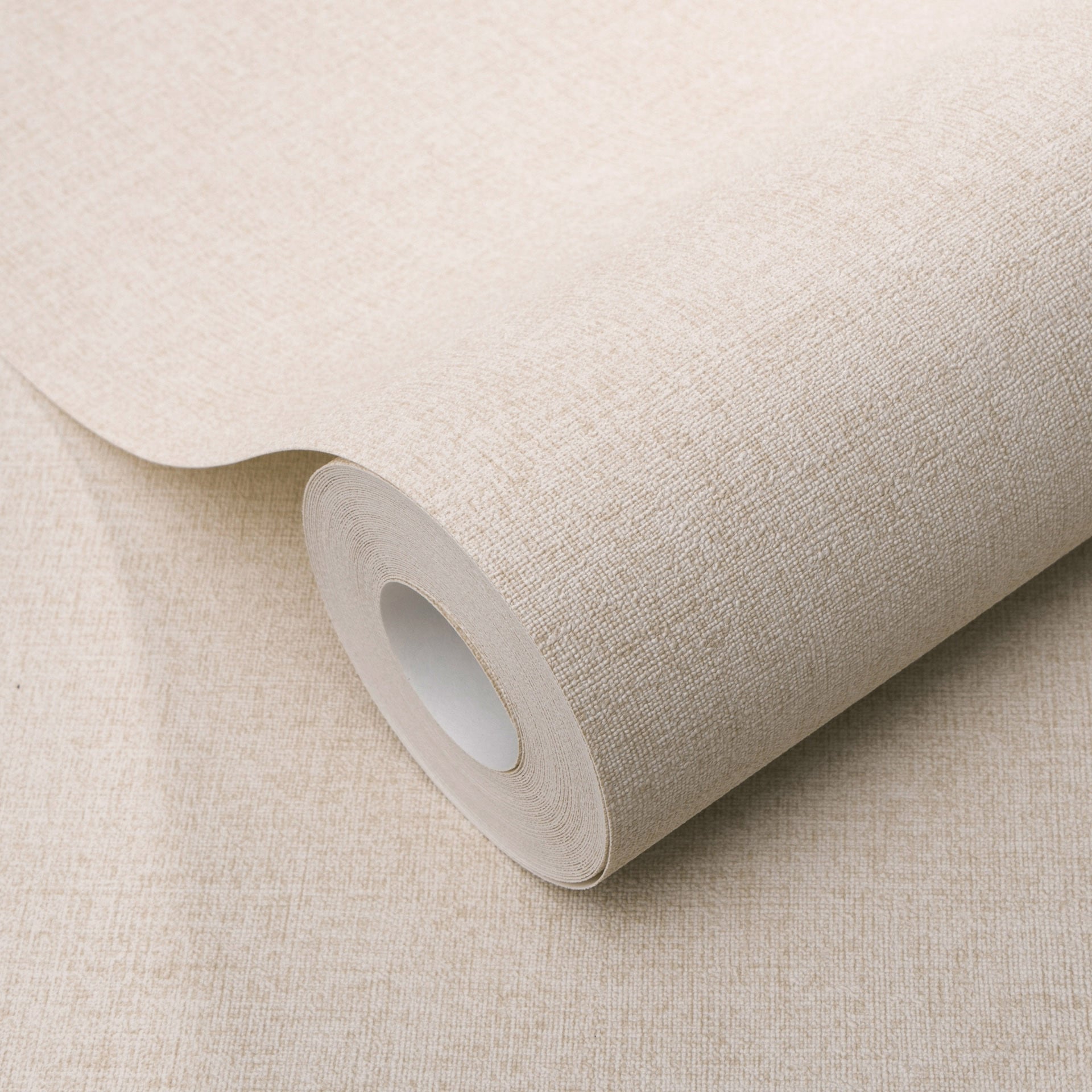 Non-woven vanlig beige sand tapet med en fin linne textur, subtilt modern och elegant