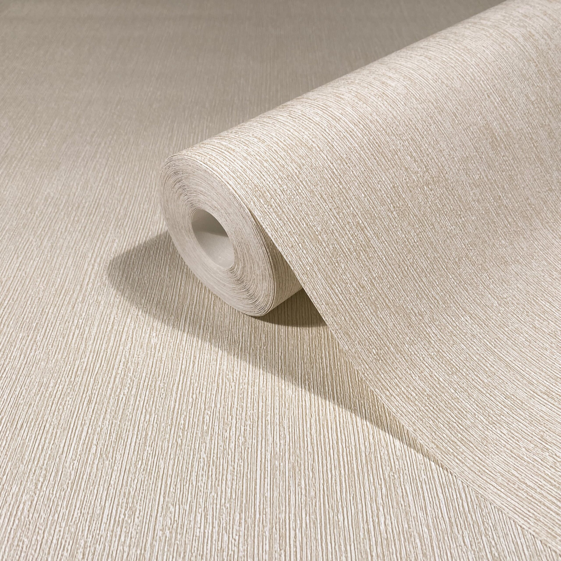 vliesbehang in textiellook met structuur beige effen