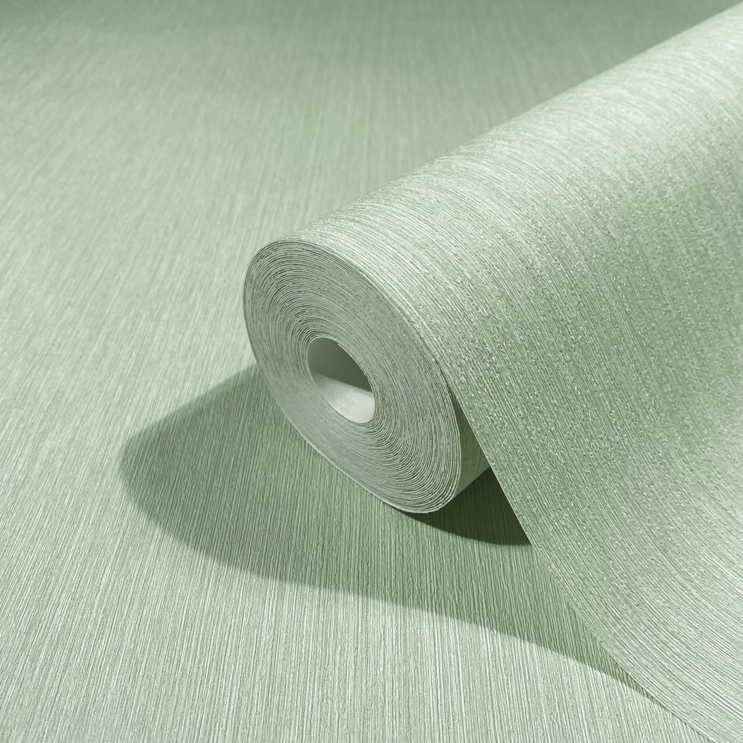 Vliesbehang met fijne lijnen en lichte textuur green plain