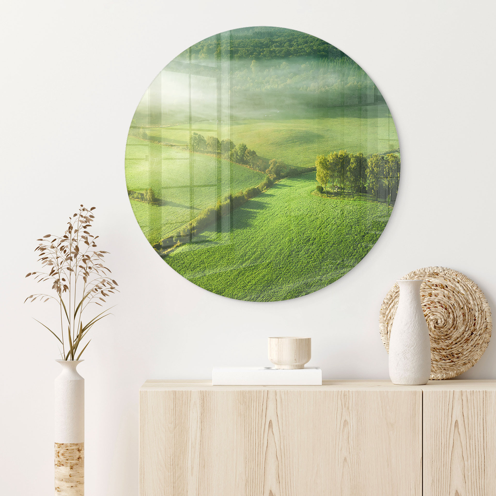 Glasbild Idyllische Felder im Nebel - Keller - Rund