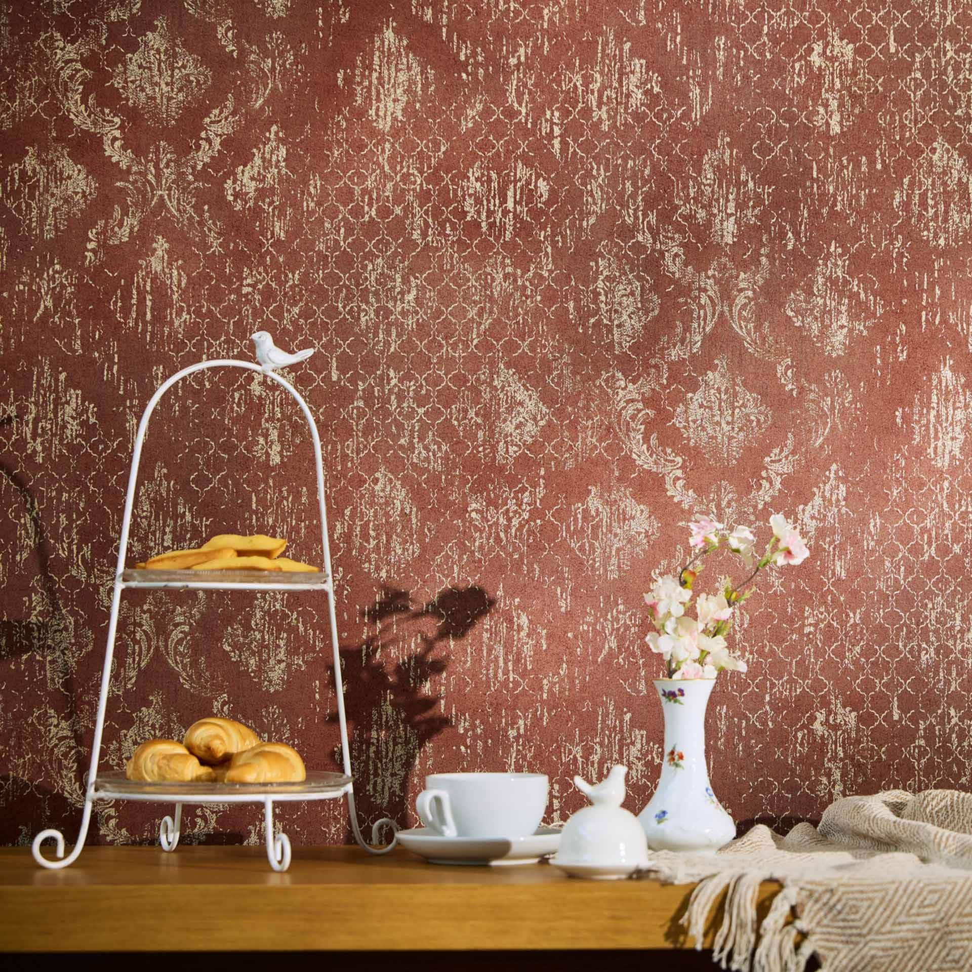 Sierbehang rood goud - Vliesbehang met vintagelook & glansstructuur