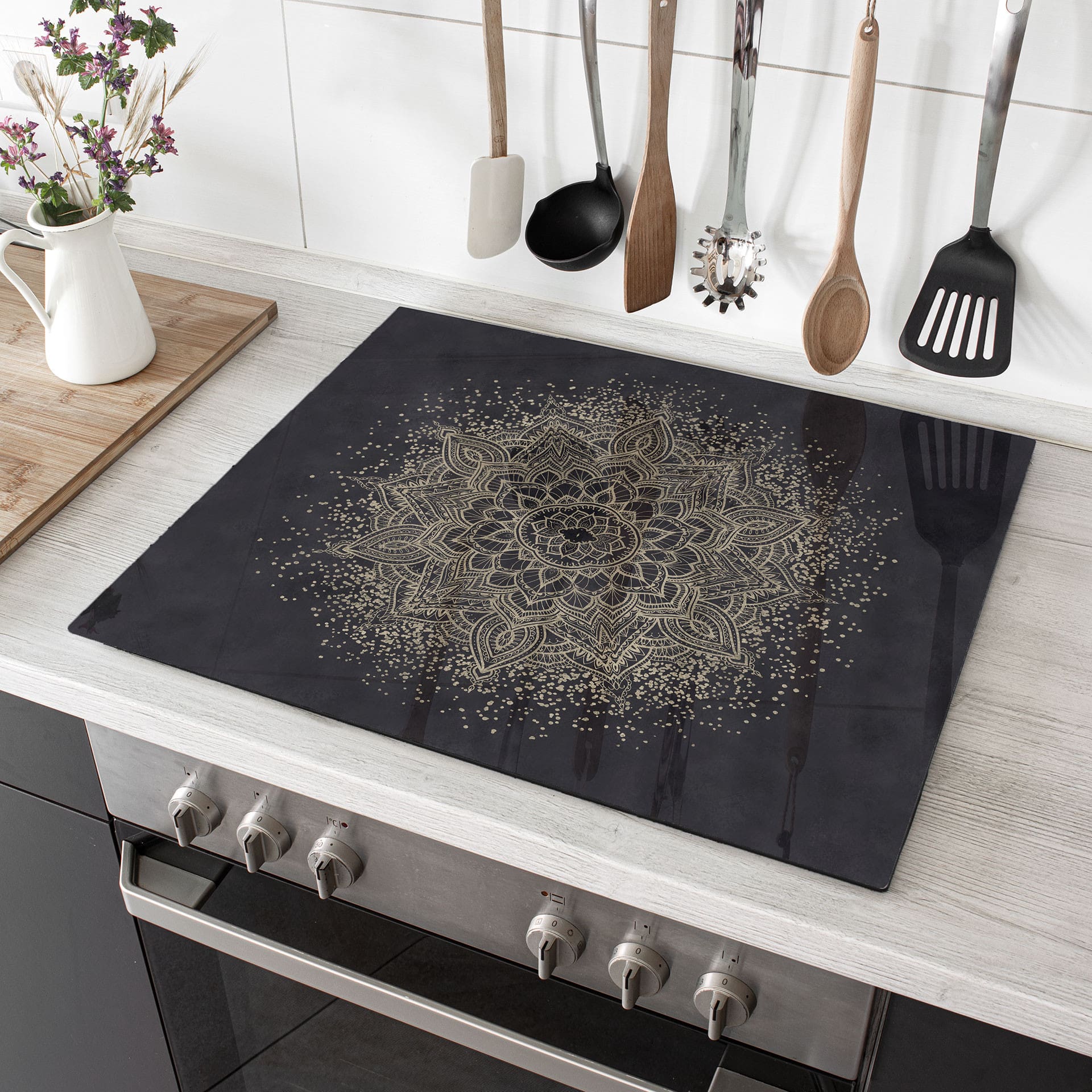 Herdabdeckplatte Elegantes Mandala in Schwarz-Gold - Bloomery Decor