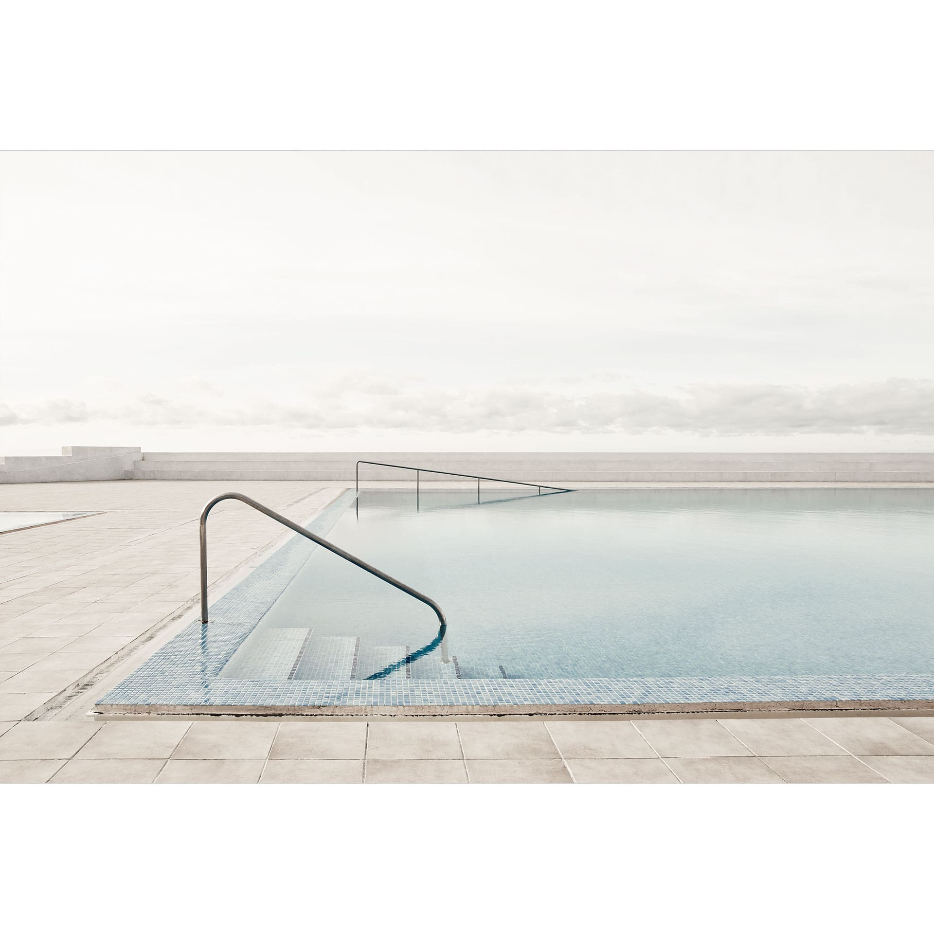 Fotobehang Infinity Pool met uitzicht op de wolken - Steinkopff