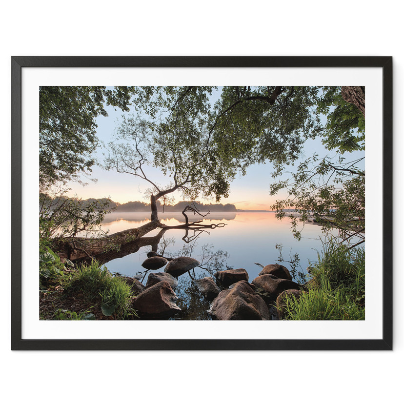 Widok z plakatu na jezioro - Lakescape - Piwnica