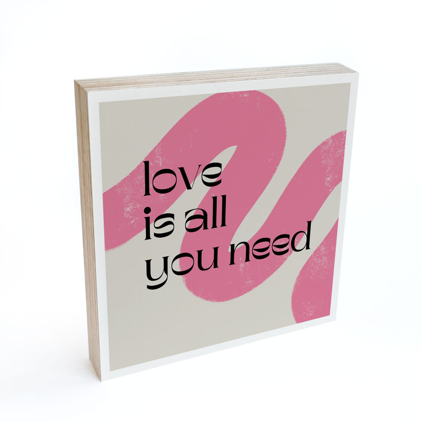 Billede af træ til at sætte op - Love is all you need - Volfova - 15x15 cm
