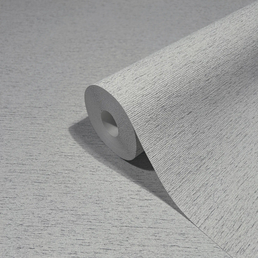 Non-woven tapet i et let meleret look som almindeligt gråt tapet med klister på væggen