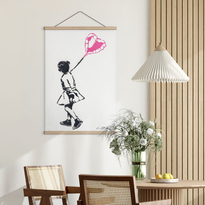 Affiche textile Fille Street Art avec Ballon en Cœur - Habib