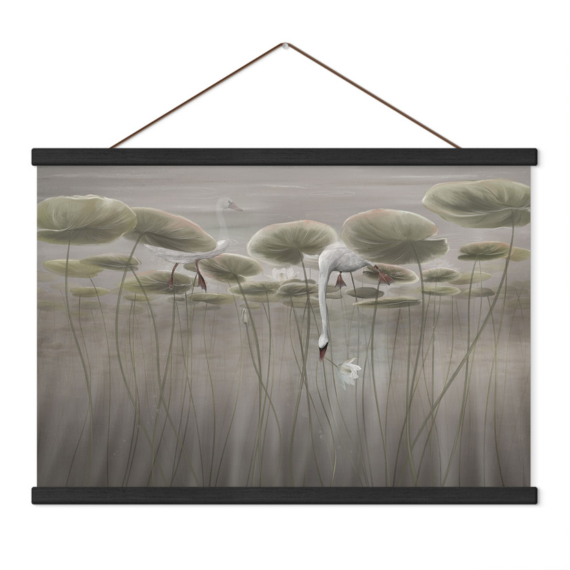 Textielposter Lotusbloemen met zwaan in het water in grijs - Ms Tiff