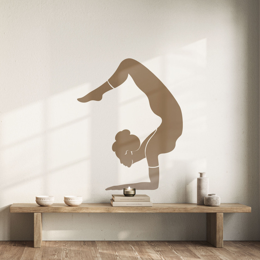 Wallsticker yoga skorpion silhuet ensfarvet