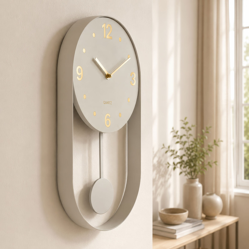 Horloge murale moderne à balancier gris clair avec cadre métallique pour le salon 27x50x4,5 cm