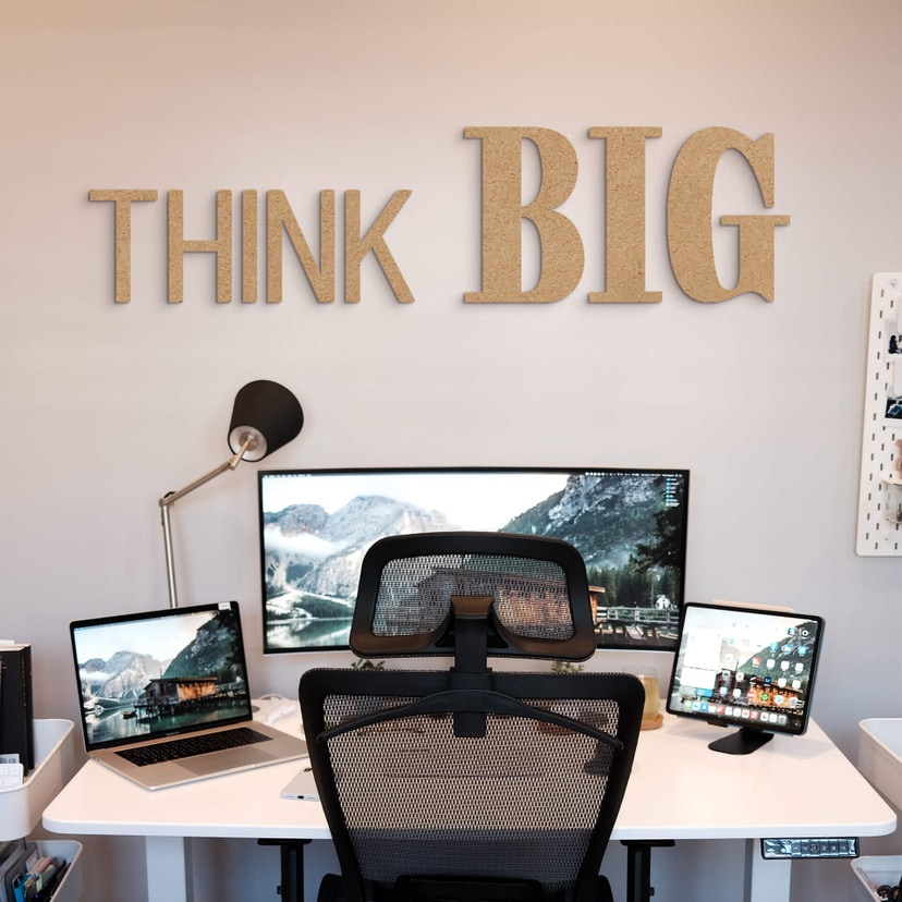dekoracja 3D z napisem THINK BIG - MDF natura