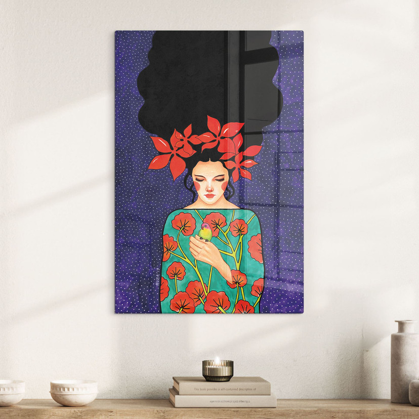 Glasbild Frau mit roter Blütenkrone und Vogel - Hülya