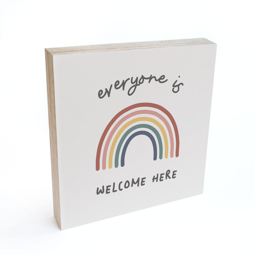 Træbillede til at stille op - Everyone is welcome here - KsanaKalpa