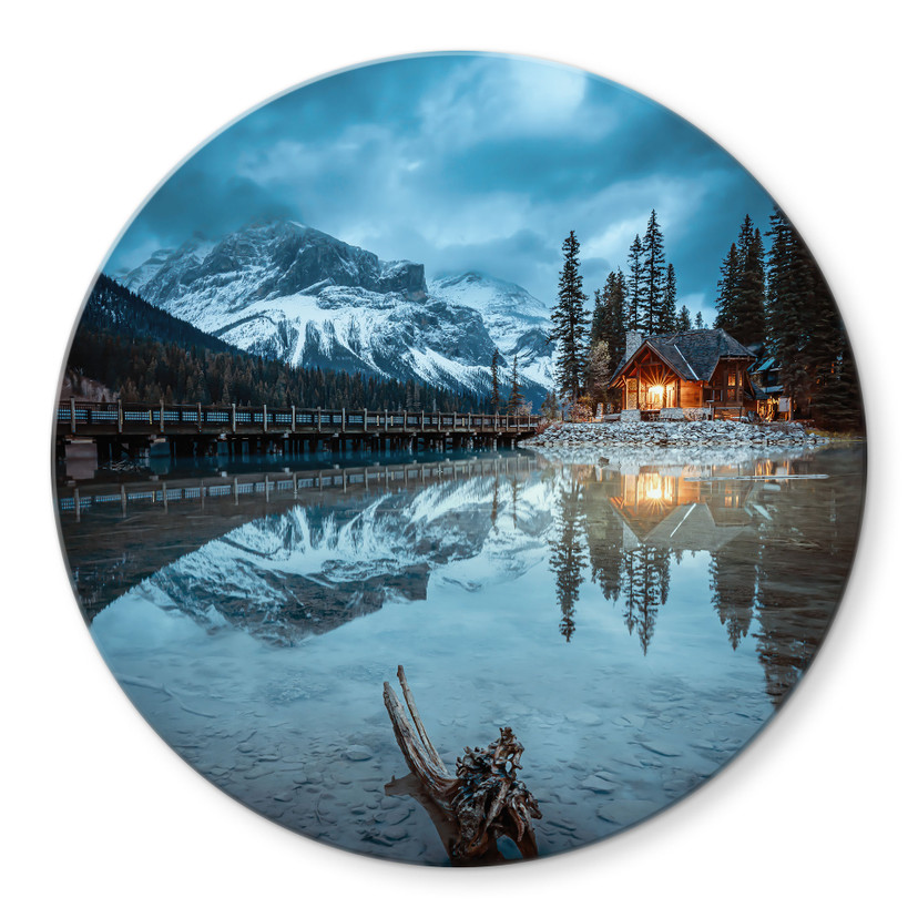 Glasbild Bergidylle am abendlichen See - Bing Li - Rund
