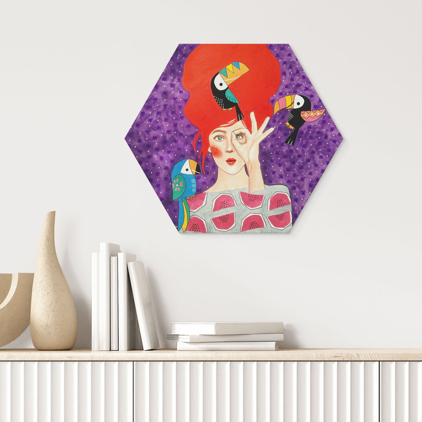 Tableaux hexagonaux Femme au trio de toucans - Hülya - Alu-Dibond