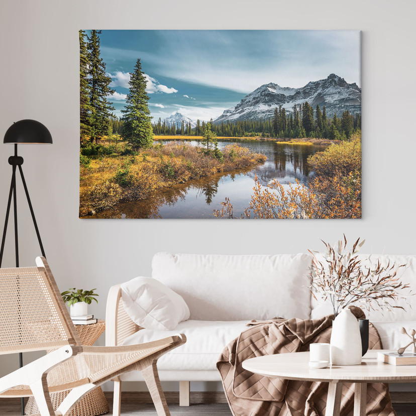 Leinwandbild Berg-Idylle am zauberhaften Kiefernwald