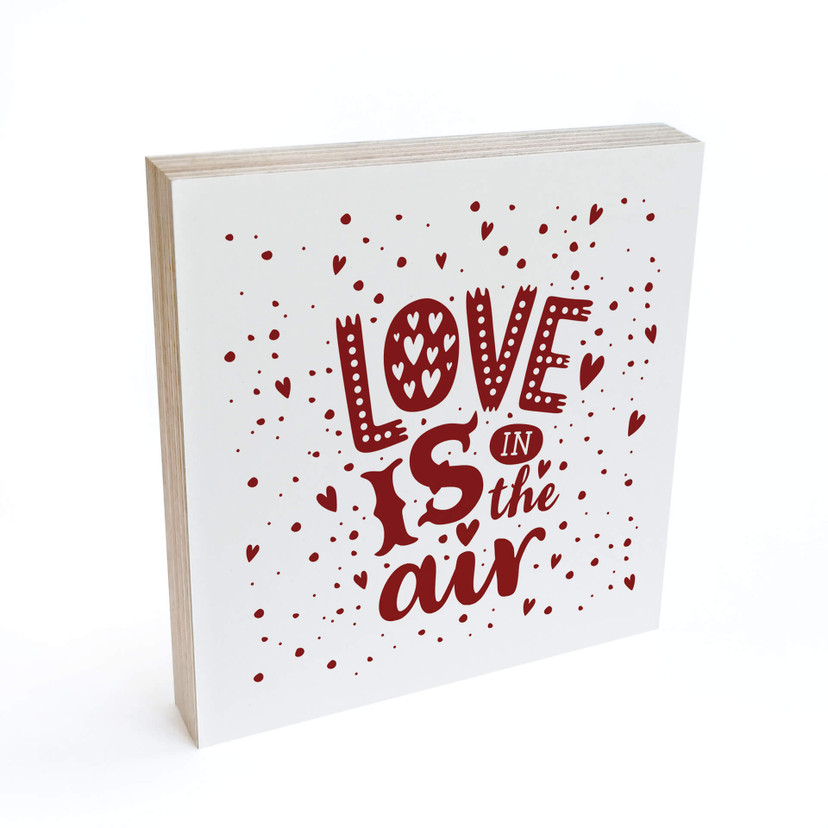 Billede af træ til at sætte op - Love is in the air red - 15x15 cm